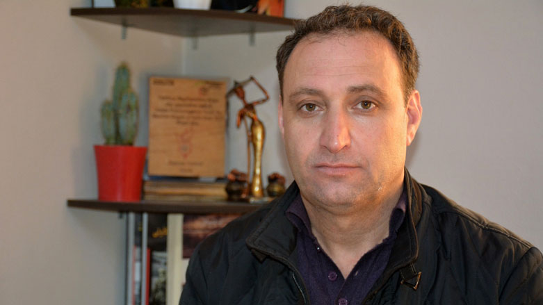 Ekrem Hiso: Divê Rêveberiya Xweser bi fermî kar bi Dolar bike 