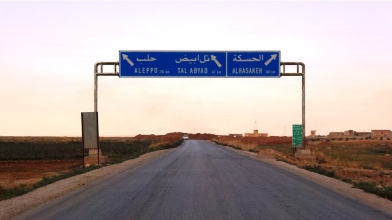 Artêşa Tirkiyê welatiyekî sivîl li ser riya M4 birînda kir