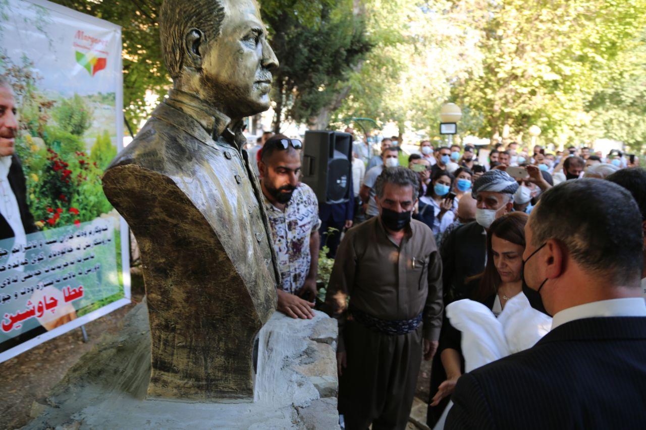 پەردە لەسەر پەیكەری ھونەرمەندی میللی عەتا چاوشین لادرا