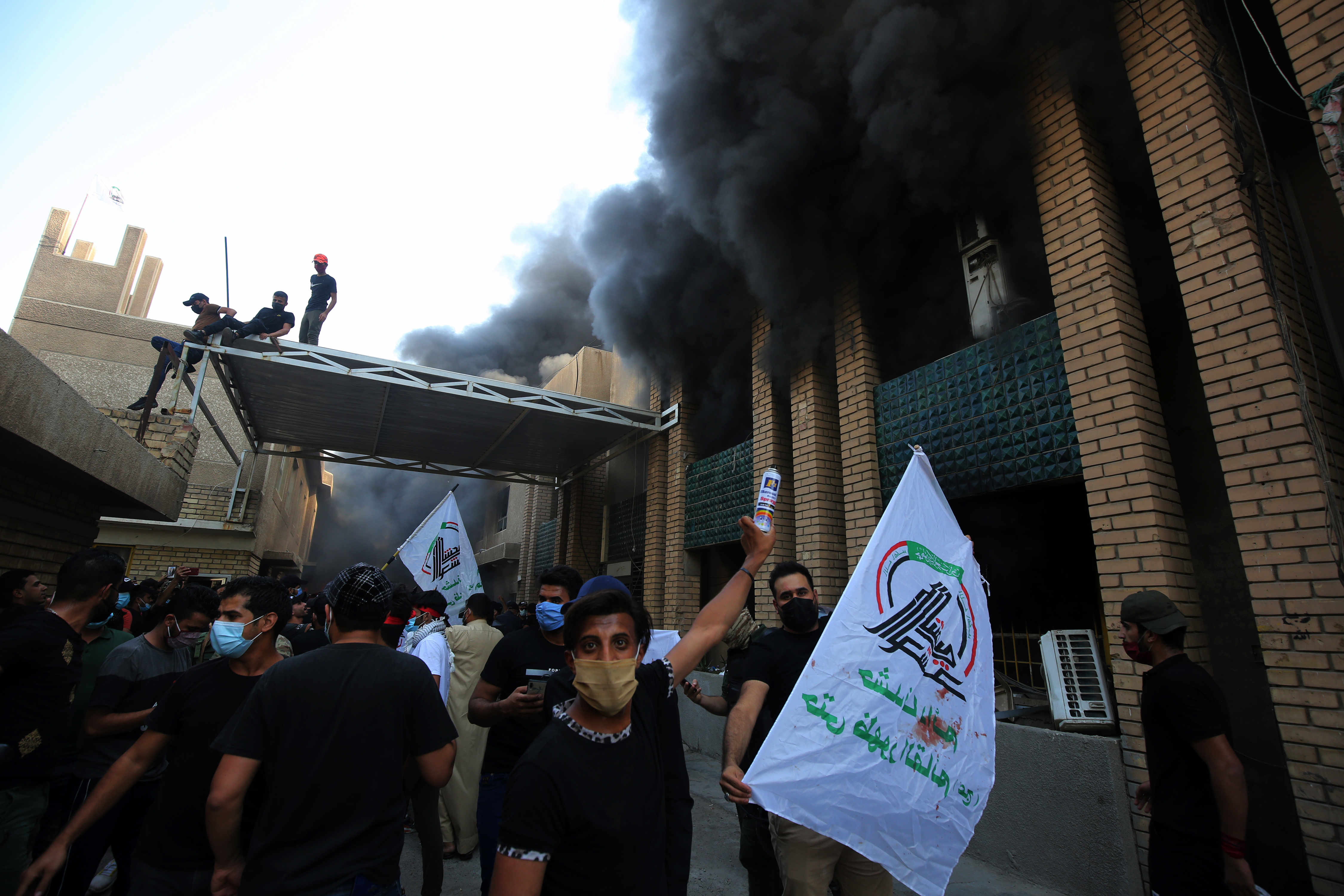 Smoke billows from the main Baghdad office of the Kurdistan Democratic Part after being stormed by pro-Iranian militia supporters, Oct. 17, 2020. (Photo: AFP/Ahmad al-Rubaye)