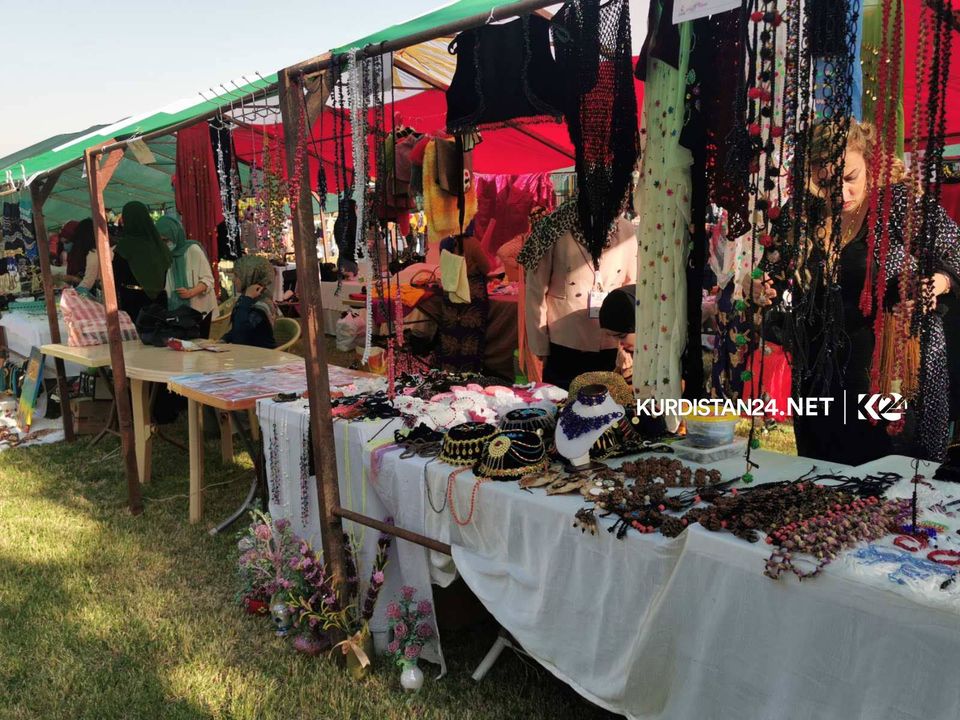 بِگَرد طالبانی: انار هَلَبجه به کشور فرانسه صادر خواهد شد