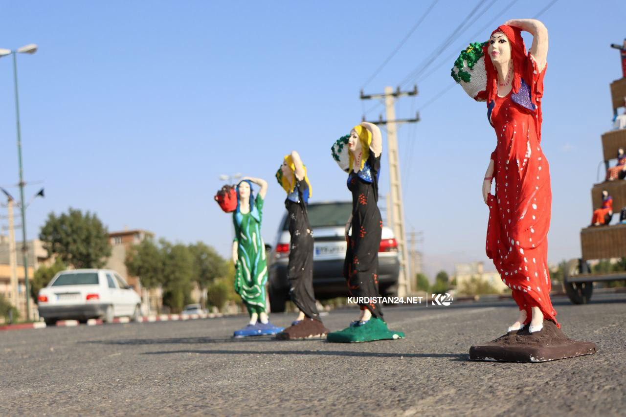 پەیكەرتاشێك بە پیشەكەی خزمەت بە كولتوور و فەرھەنگی كوردی دەكات