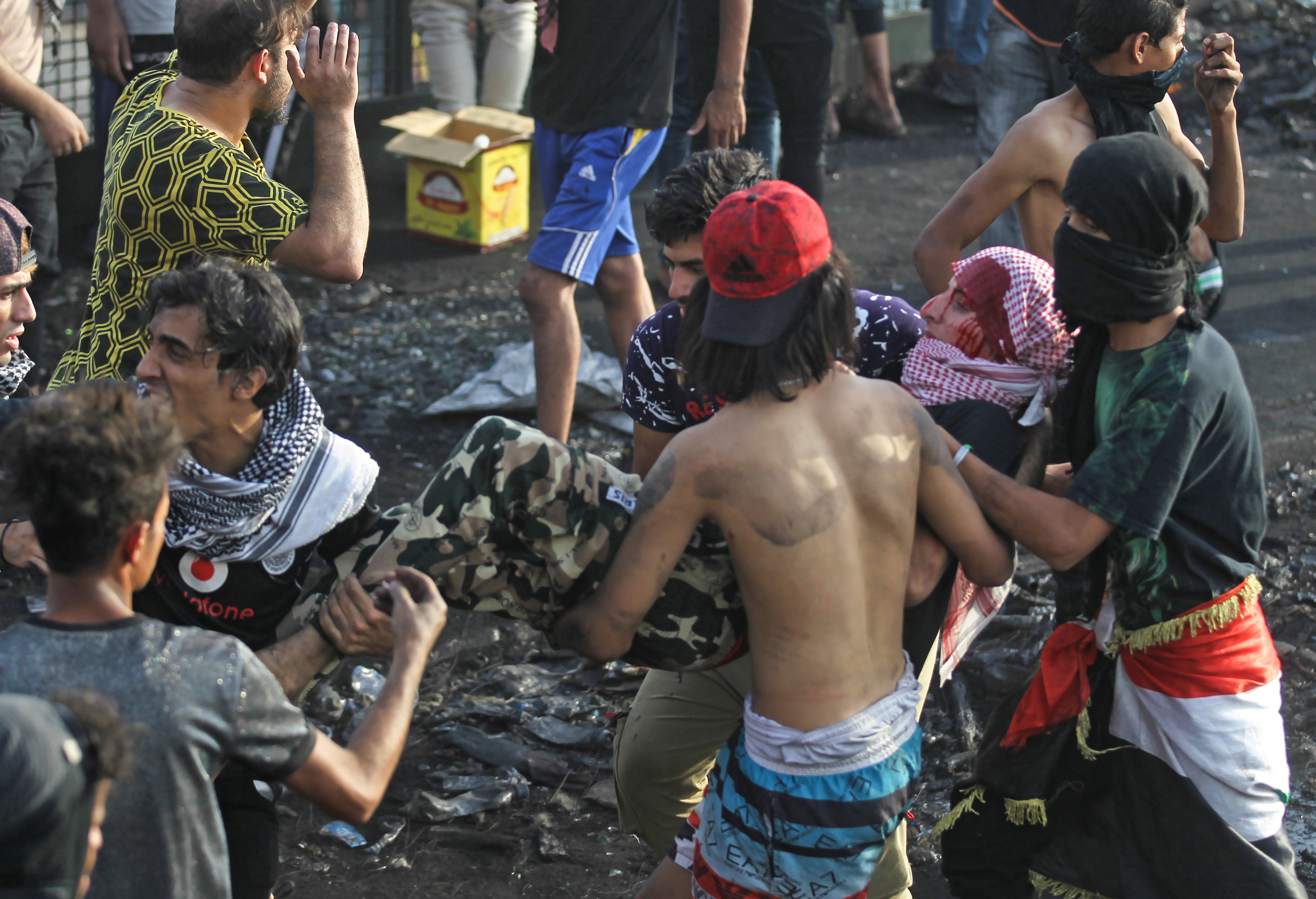 بەوێنە... 50 کەس لە خۆپیشاندانەکەی بەغدا بریندار بوون 