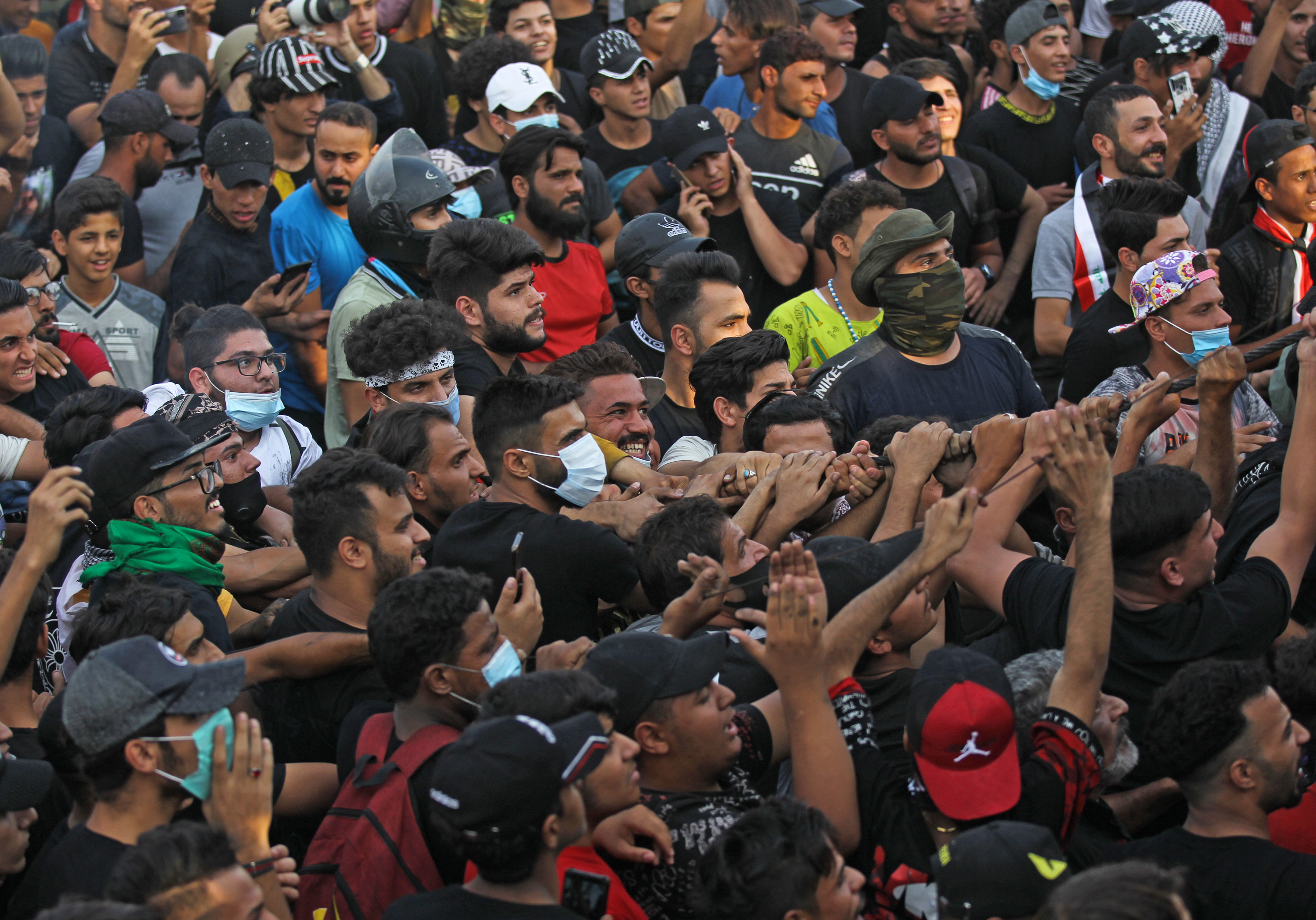 بەوێنە... 50 کەس لە خۆپیشاندانەکەی بەغدا بریندار بوون 