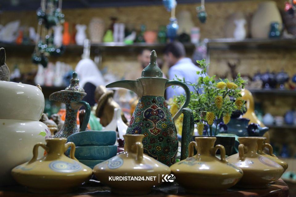 بالصور | في السليمانية.. مواطن يحول منزله إلى معرض للحرف اليدوية 