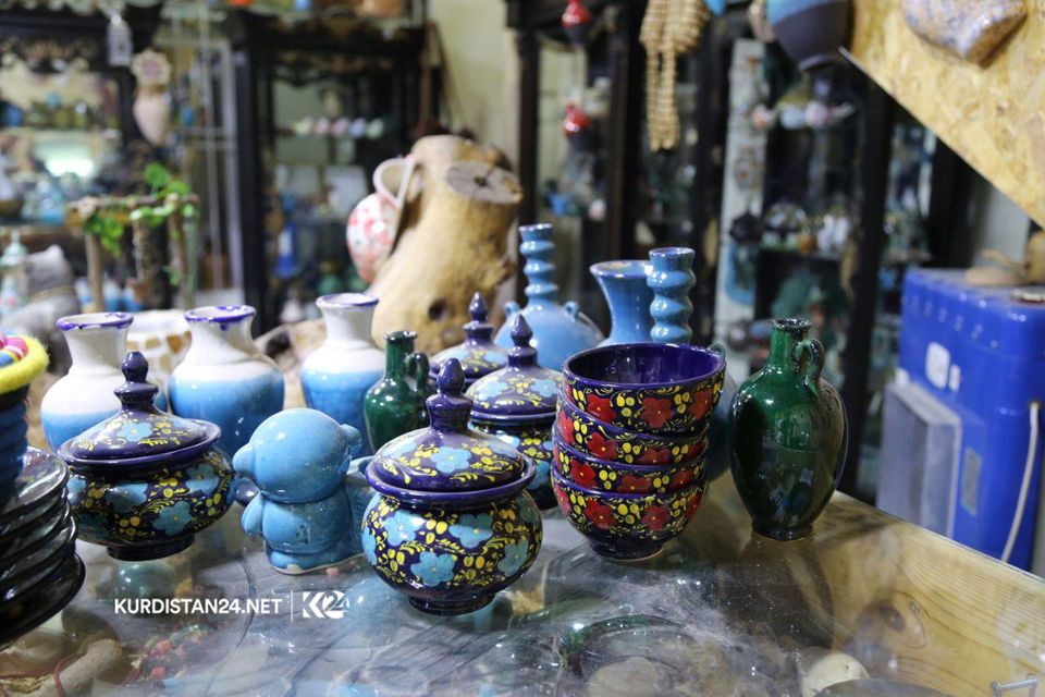 بالصور | في السليمانية.. مواطن يحول منزله إلى معرض للحرف اليدوية 
