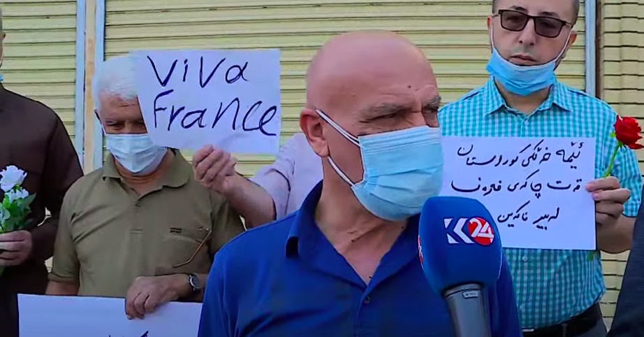 Hewlêr.. Nivîskarên kurd gul danîn pêş konsolxaneya Fransa