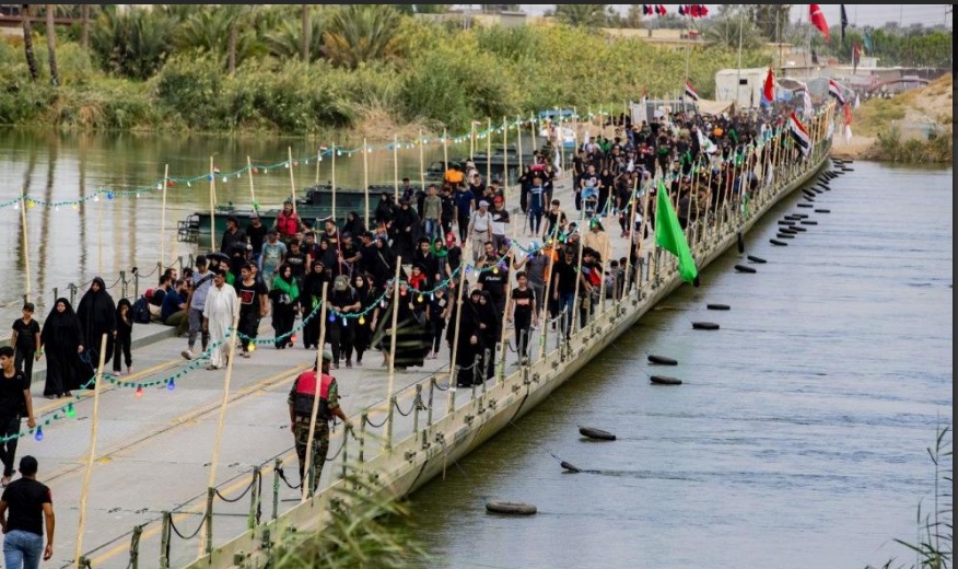 ده‌ها هزار زائر در راه کربلا