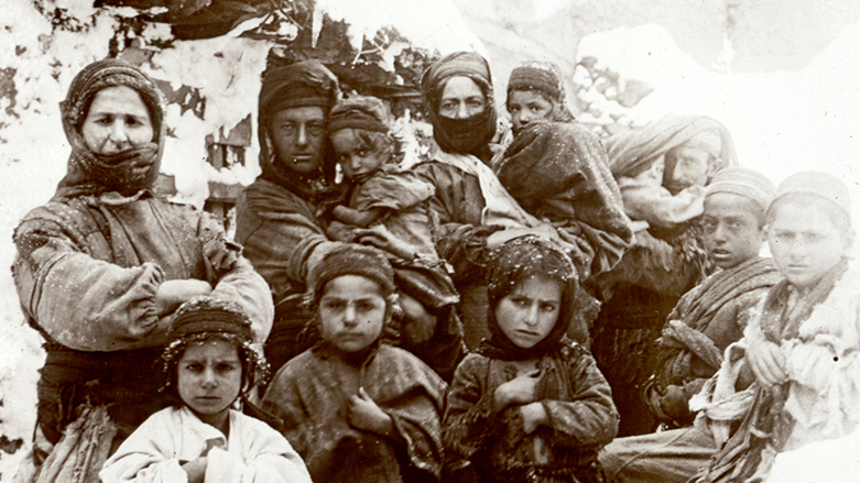خێزانێكی سنووری قه‌ره‌باغ ناسنامه‌یان دیار نه‌كراوه‌ و ده‌وترێت ئه‌رمه‌نی یان كوردن و مێژووی بۆ سه‌ره‌تای بیسته‌كانی سه‌ده‌ی رابردوو ده‌گه‌ڕێته‌وه‌