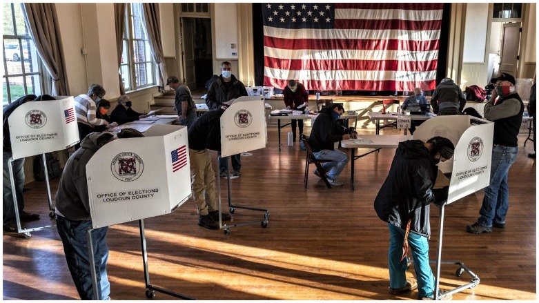 Voters fill out ballots at a polling center in Loudoun County, Virginia, Nov. 3, 2020. (Photo: AFP/Andrew Caballero-Reynolds)