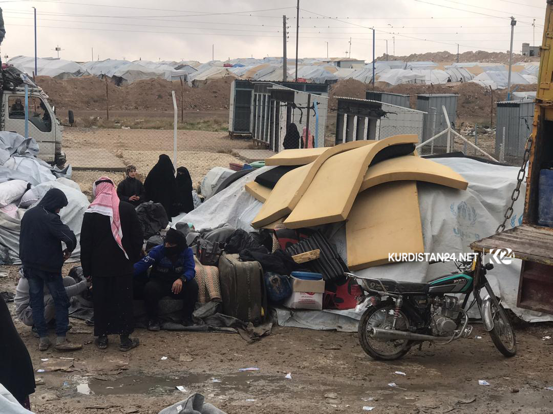 515 kes ji kampa Holê hatin derxistin