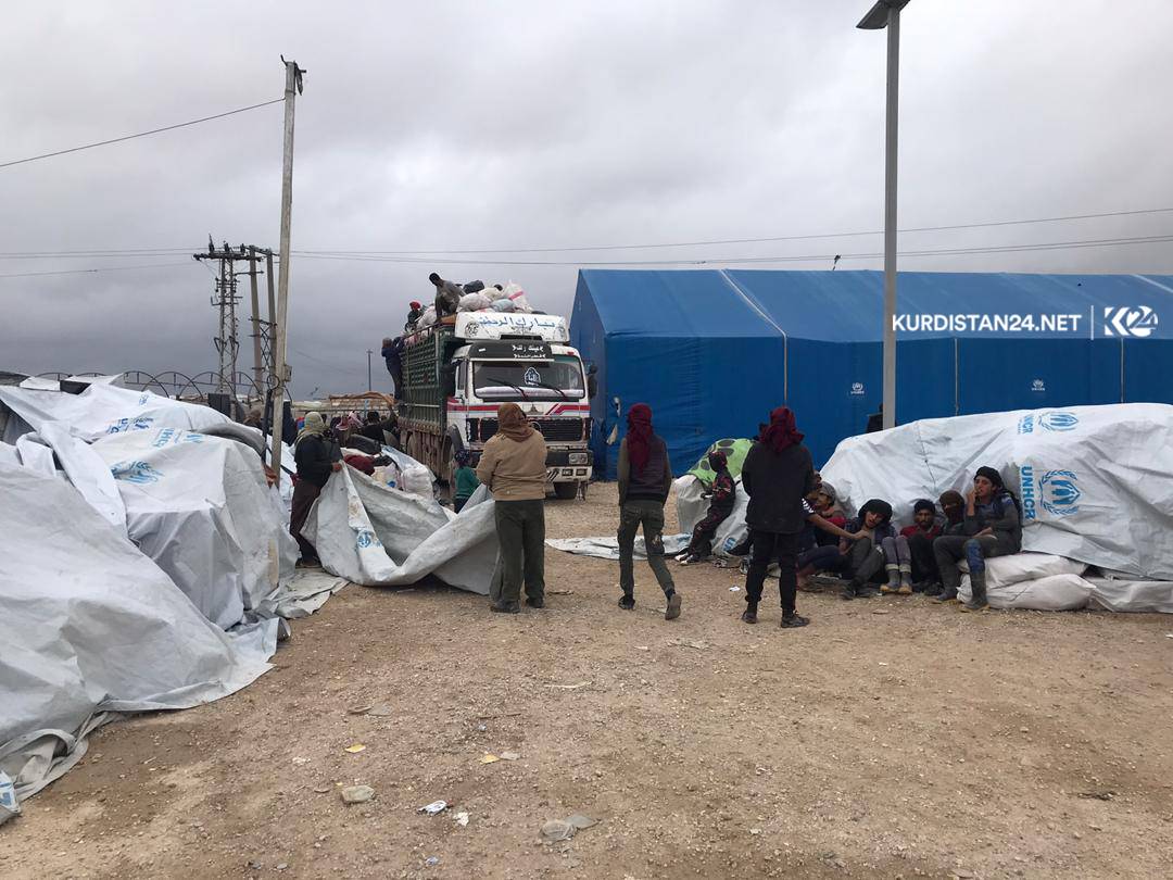 515 kes ji kampa Holê hatin derxistin