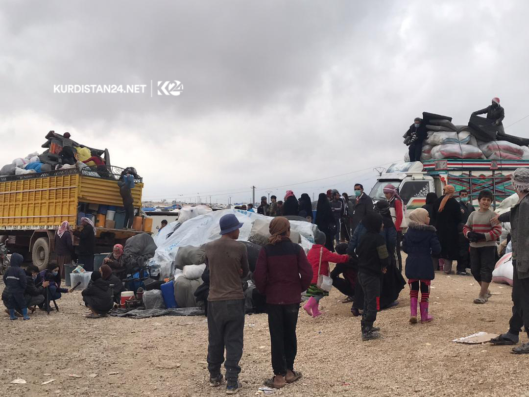 515 kes ji kampa Holê hatin derxistin