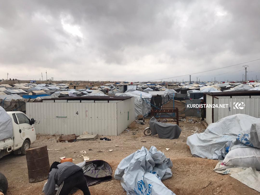515 kes ji kampa Holê hatin derxistin