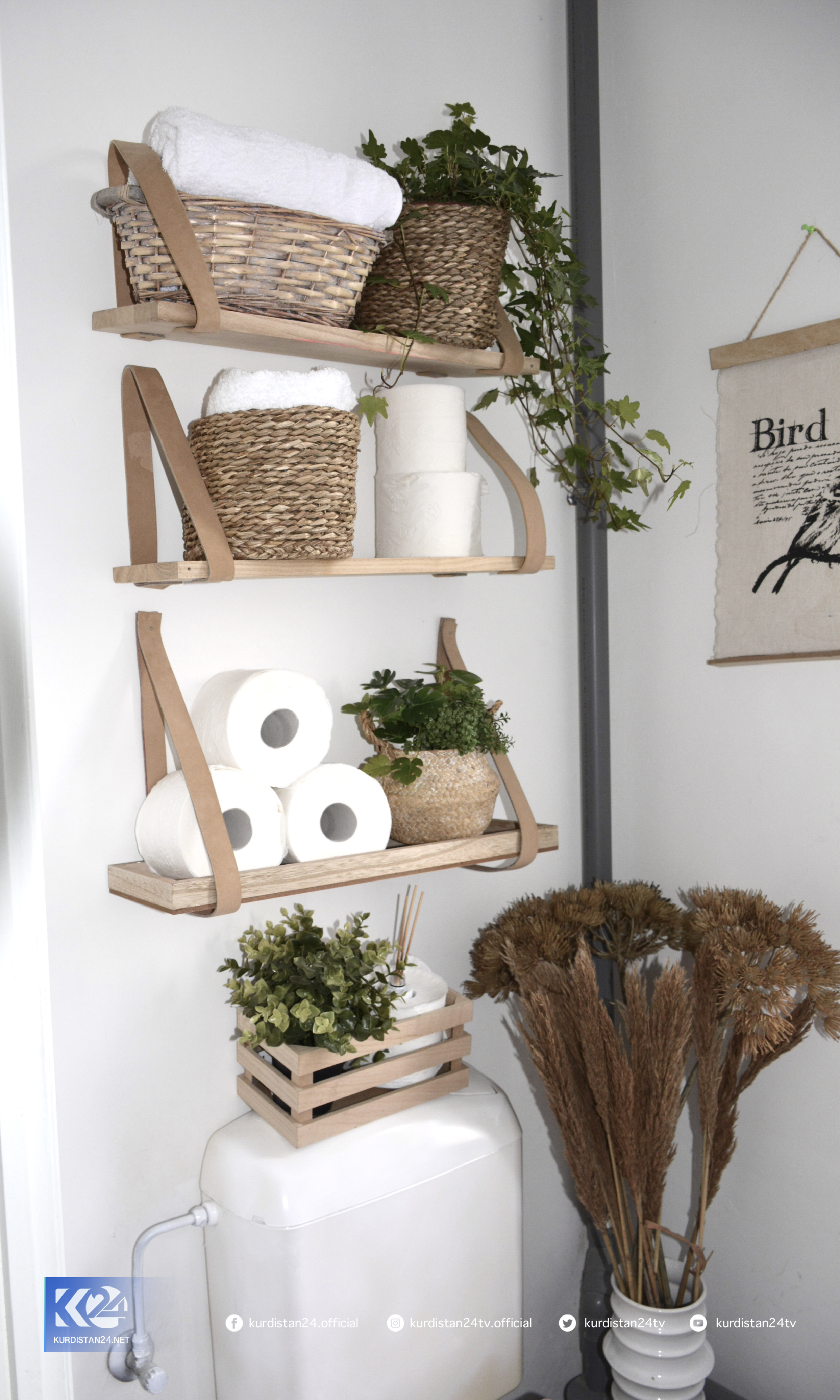 خانمێكی ده&zwnj;ستڕه&zwnj;نگین له&zwnj; كه&zwnj;لوپه&zwnj;لی فڕێدراو كاری ده&zwnj;ستی ناوازه&zwnj; دروست ده&zwnj;كات