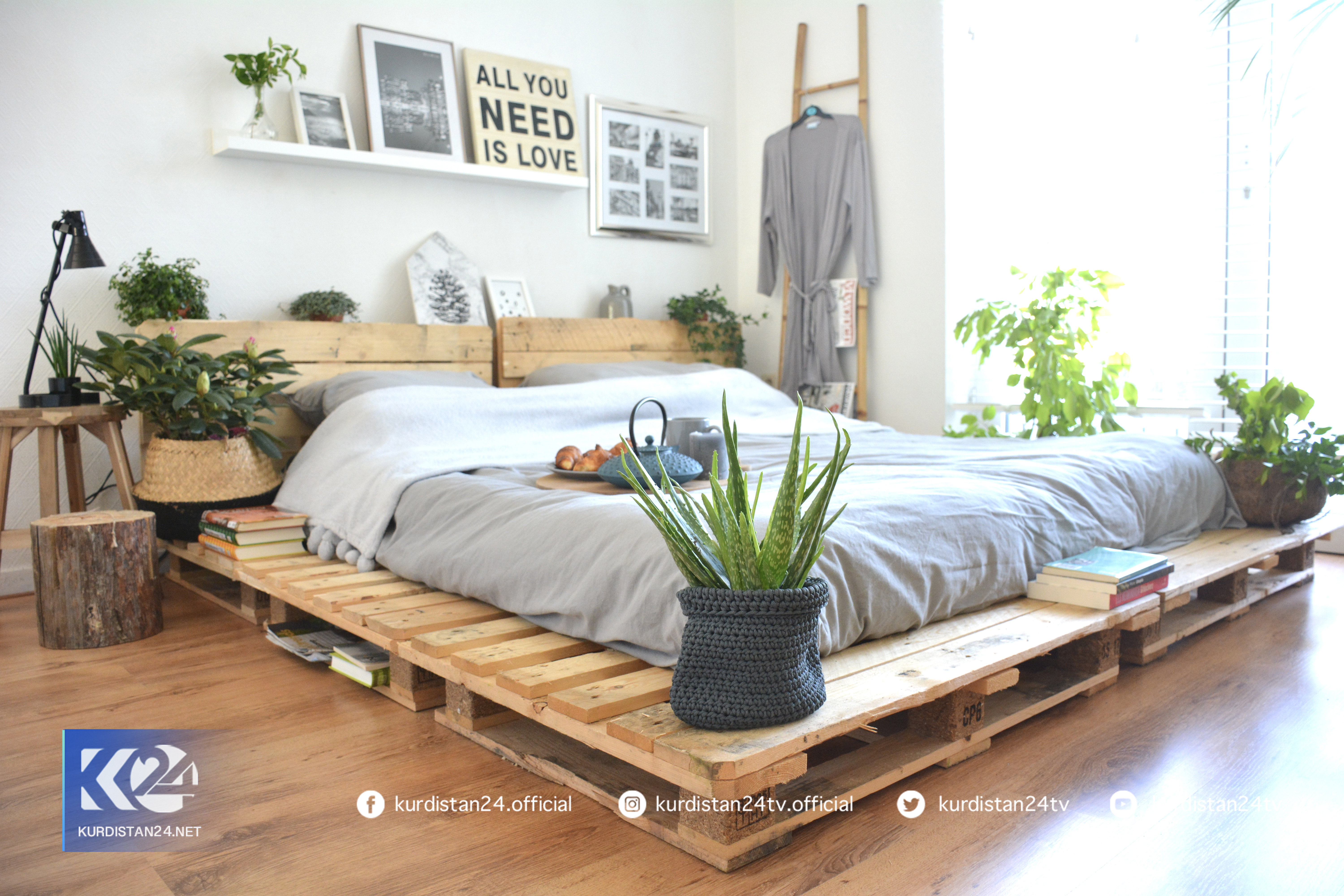 خانمێكی ده&zwnj;ستڕه&zwnj;نگین له&zwnj; كه&zwnj;لوپه&zwnj;لی فڕێدراو كاری ده&zwnj;ستی ناوازه&zwnj; دروست ده&zwnj;كات