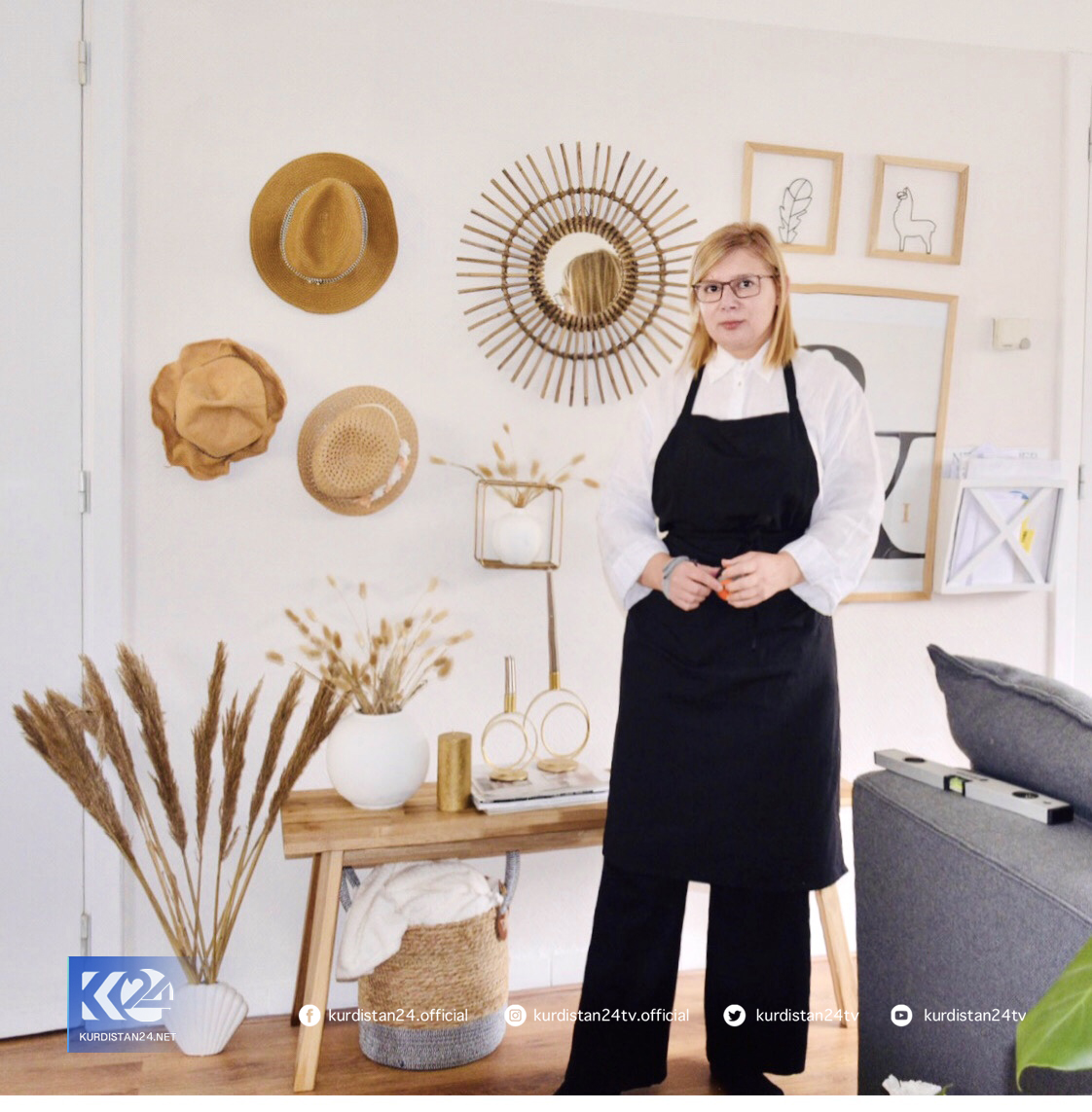 خانمێكی ده&zwnj;ستڕه&zwnj;نگین له&zwnj; كه&zwnj;لوپه&zwnj;لی فڕێدراو كاری ده&zwnj;ستی ناوازه&zwnj; دروست ده&zwnj;كات