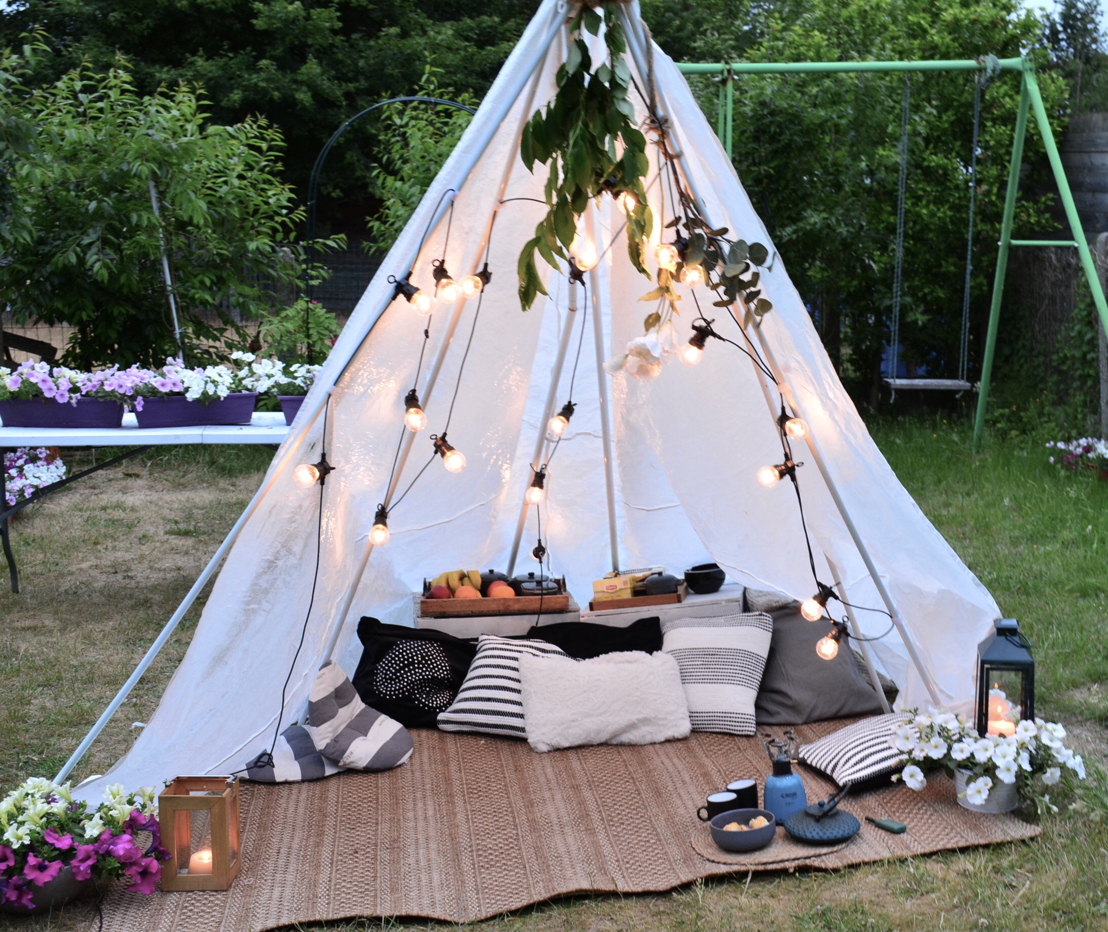 خانمێكی ده&zwnj;ستڕه&zwnj;نگین له&zwnj; كه&zwnj;لوپه&zwnj;لی فڕێدراو كاری ده&zwnj;ستی ناوازه&zwnj; دروست ده&zwnj;كات