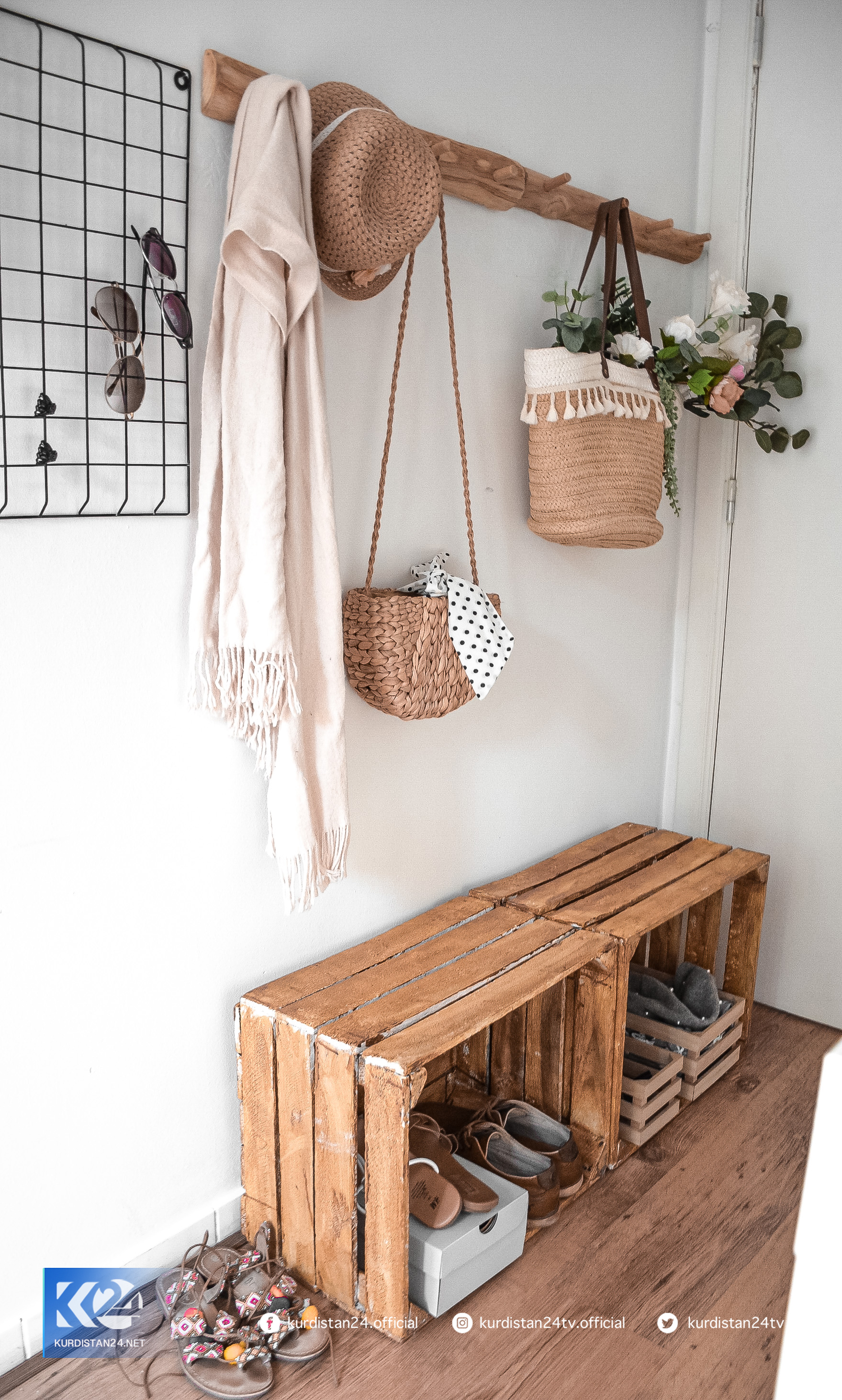 خانمێكی ده&zwnj;ستڕه&zwnj;نگین له&zwnj; كه&zwnj;لوپه&zwnj;لی فڕێدراو كاری ده&zwnj;ستی ناوازه&zwnj; دروست ده&zwnj;كات