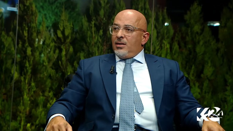 Serokwezîrê Brîtanyayê kurdekî dike Wezîrê Berpirs ê Dabeşkirina Vaksîna Koronayê 