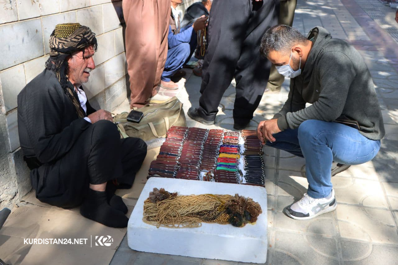 بە وێنە... بازاڕی تەسبیح و چەقۆ فرۆشانی مەریوان