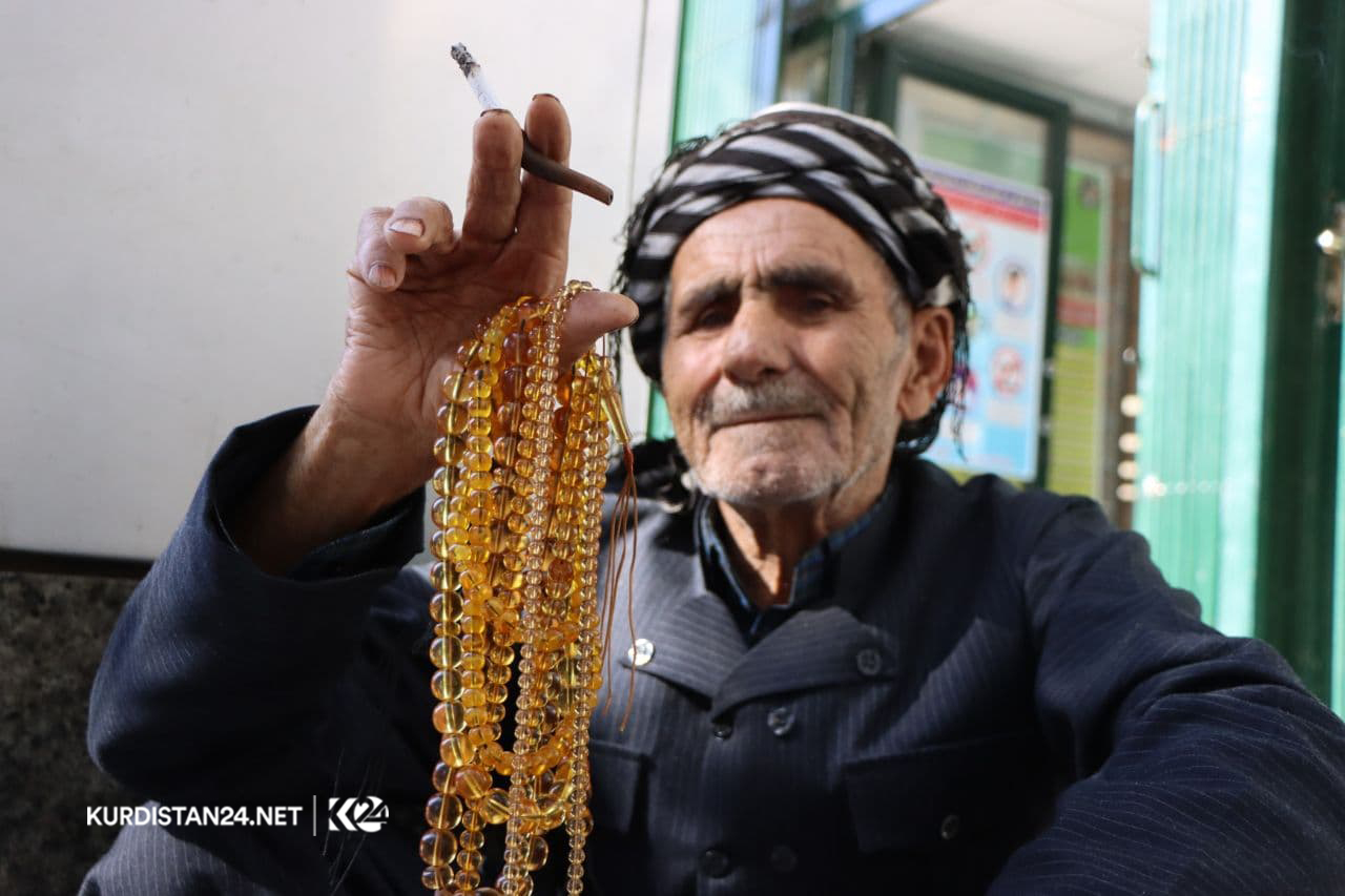 بە وێنە... بازاڕی تەسبیح و چەقۆ فرۆشانی مەریوان