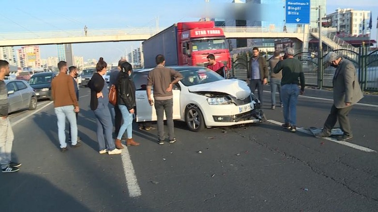 Li Diyarbekir dema tîma K24 dîmenên trafîkê werdigirt, qeza çêbû