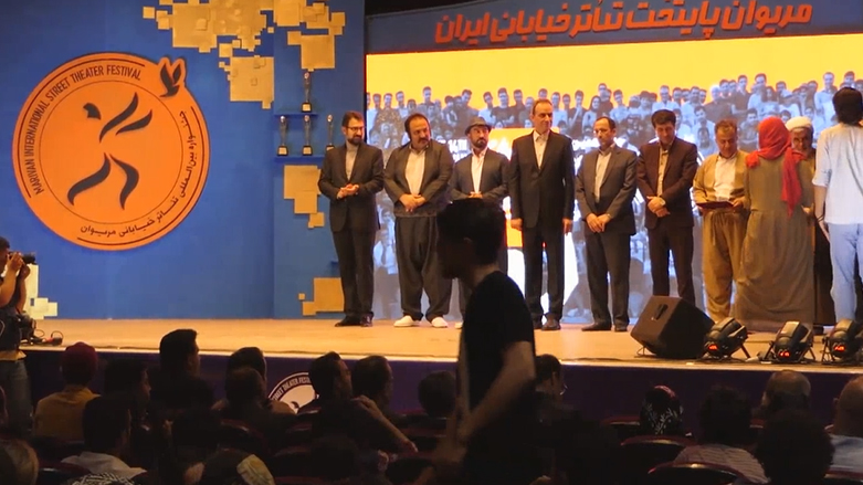 دابەشکردنی خەڵاتی فێستیڤاڵی شانۆی سەر شەقام لە مەریوان