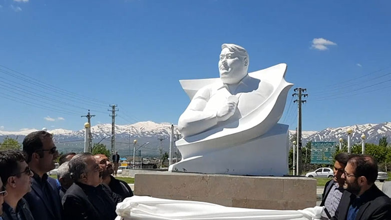 لادانی پەردە لەسەر پەیکەری سیامەند رەحمان لە شنۆ