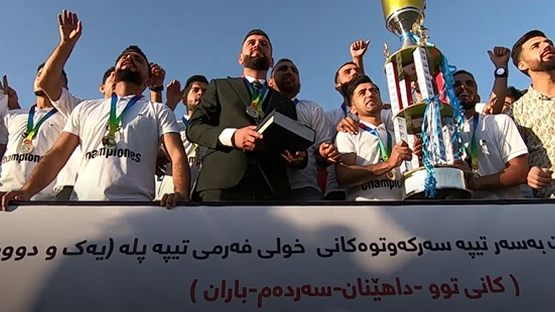 رێزلێنان و خەڵاتکردنی تیپە میللییەکان لە دەربەندیخان