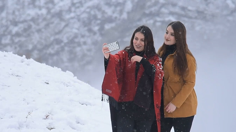 بەفربارین لە چیای زۆزک