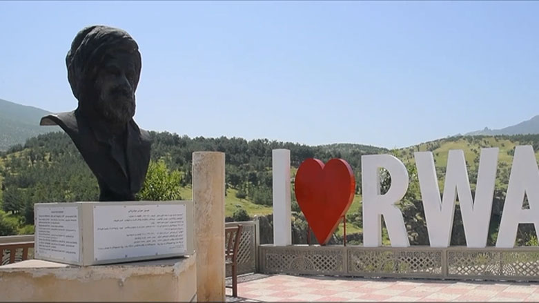 نۆژەنکردنەوەی پەیکەری حوسێن حوزنی موکریانی لە رواندز