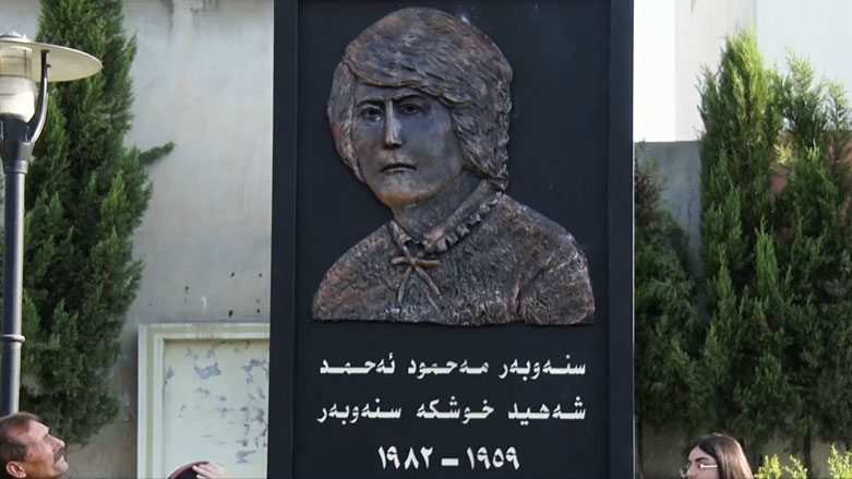 پەردەلادان لەسەر دوو پەیکەر لە قەڵادزێ