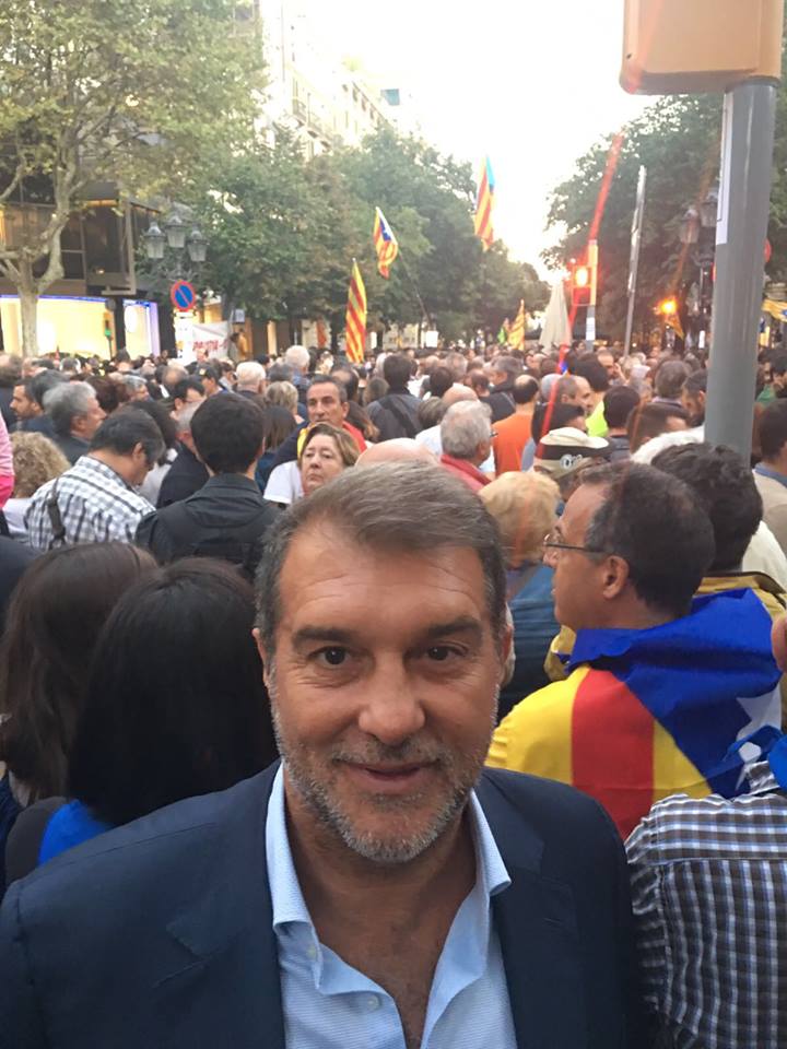 خوان لاپۆرتا لە کاتی ئامادەبوونی لە کەرنەڤاڵێکی سەربەخۆیی کەتەلۆنیا