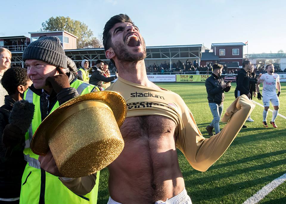 ئاهەنگی یاریزانانی داڵکورد دوای سەرکەوتنەکەی دوێنێیان