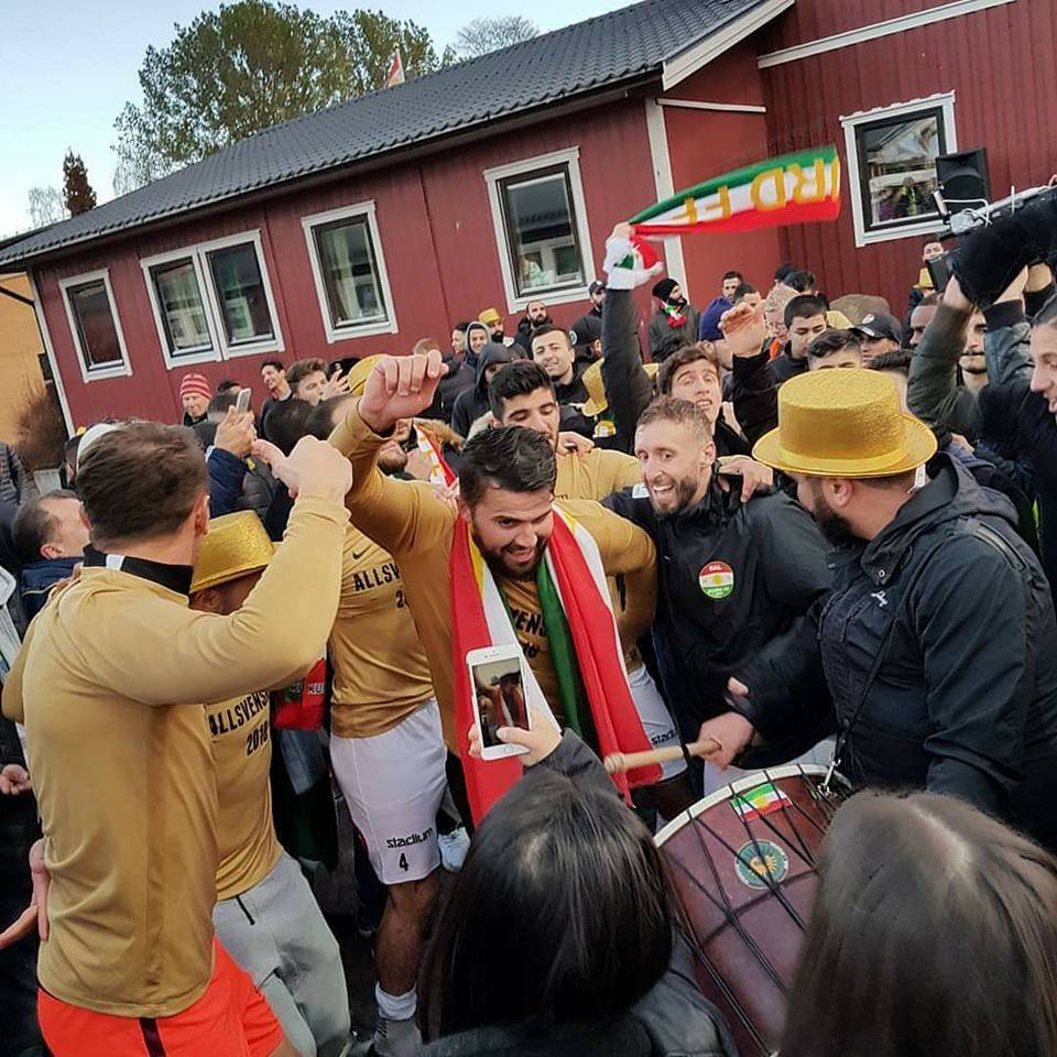 ئاهەنگی یاریزانانی داڵکورد دوای سەرکەوتنەکەی دوێنێیان