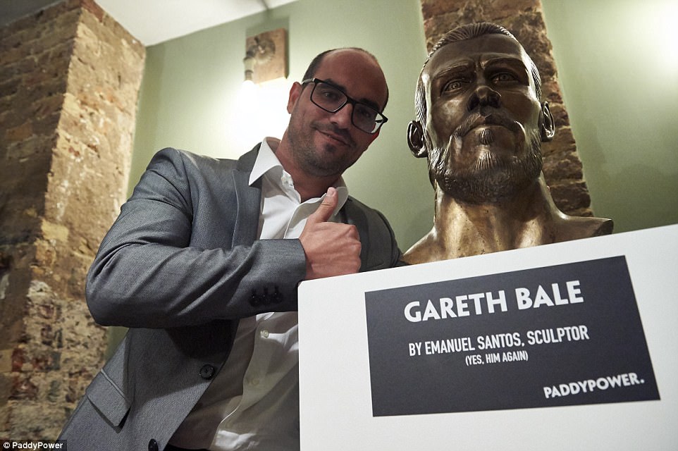 پەیکەرە بڕۆنزییەکەی گاریس بەیل