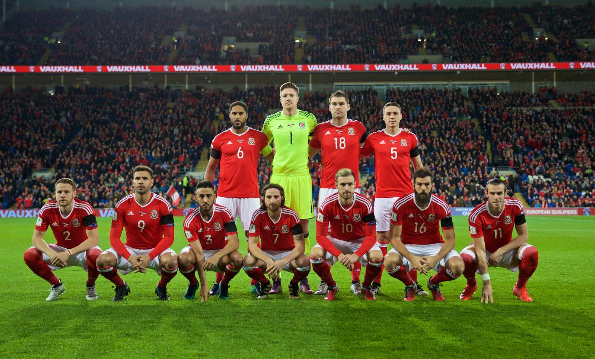 ستایلە جیاوازەکەی یاریزانانی هەڵبژاردەی وێلز لەکاتی وێنەگرتن