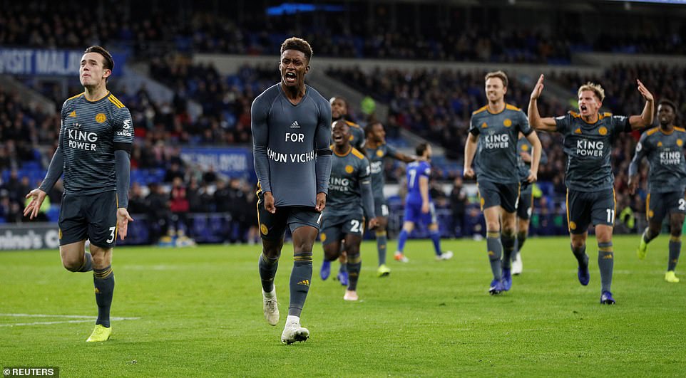 گرەی دیمارای لە کاتی پێشکەشکردنی گۆڵەکەی بە ڤیچای