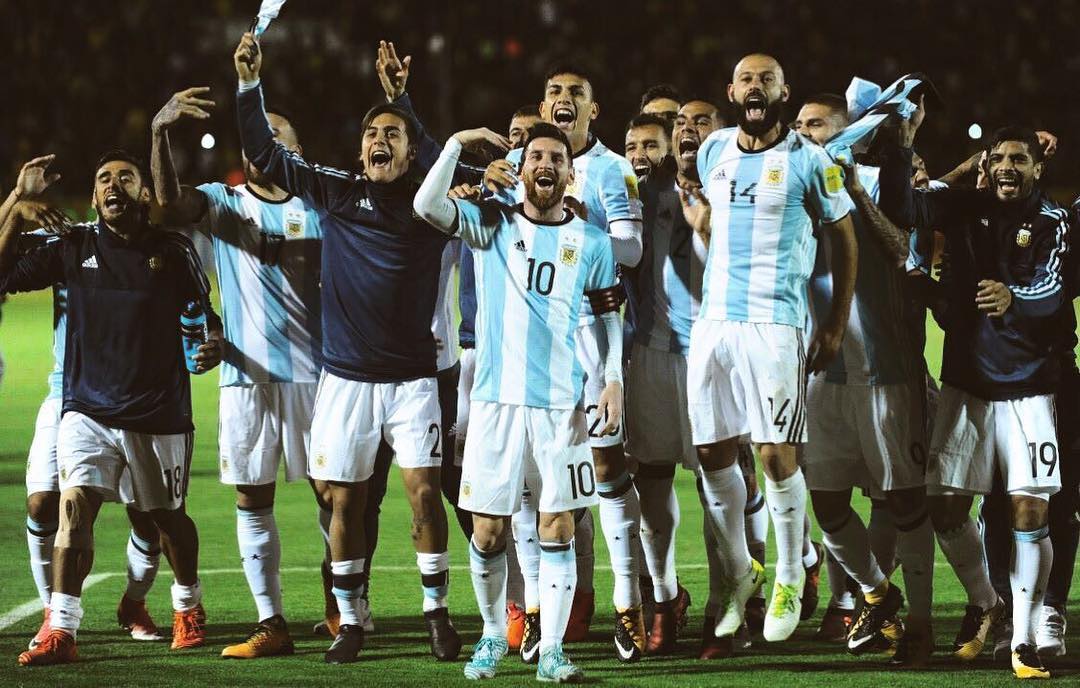 بەڤیدیۆ.. کاتێک ئیکوادۆر گۆڵێکی لە ئارجێنتینا کرد خەریکبوو مێسی بمرێت
