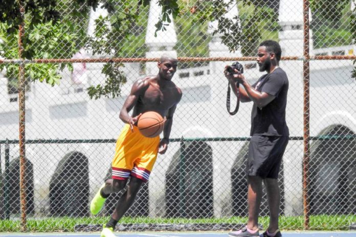 پۆگبا لە کاتی ئەنجامدانی یاریی باسکە