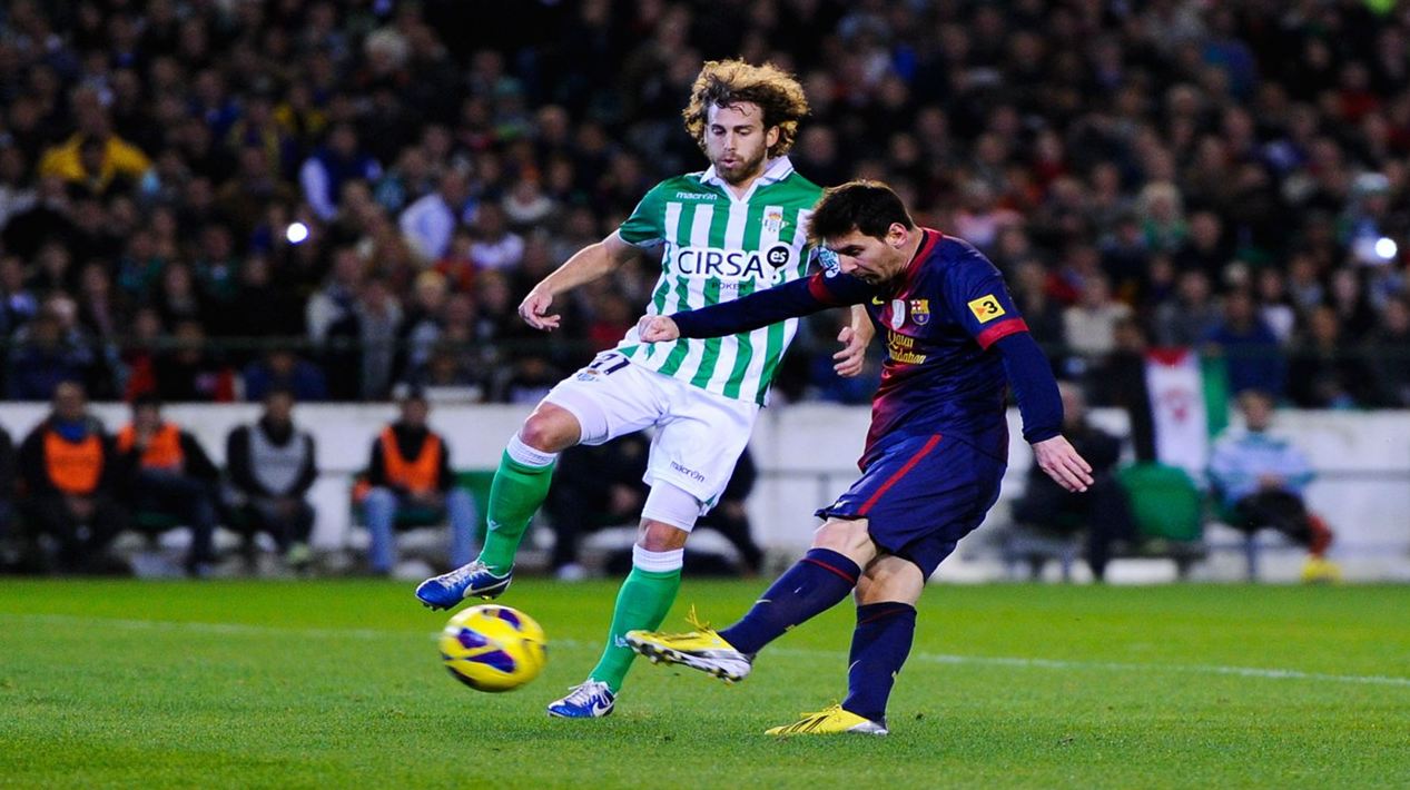 لیۆنێل مێسی یاریزانی یانه‌ی بارسێلۆنا له‌ دیمه‌نێكی لالیگای ئیسپانیا