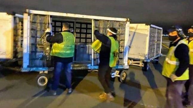 هاوکارییەکانی میسی لە فرۆکەخانەیەکی وڵاتەکەی