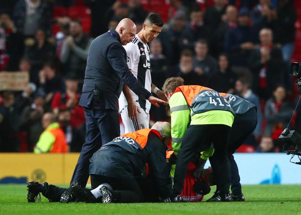 Ronaldo continues to observe the scenario after stewards take down the pitch invader. (Photo: Reuters)