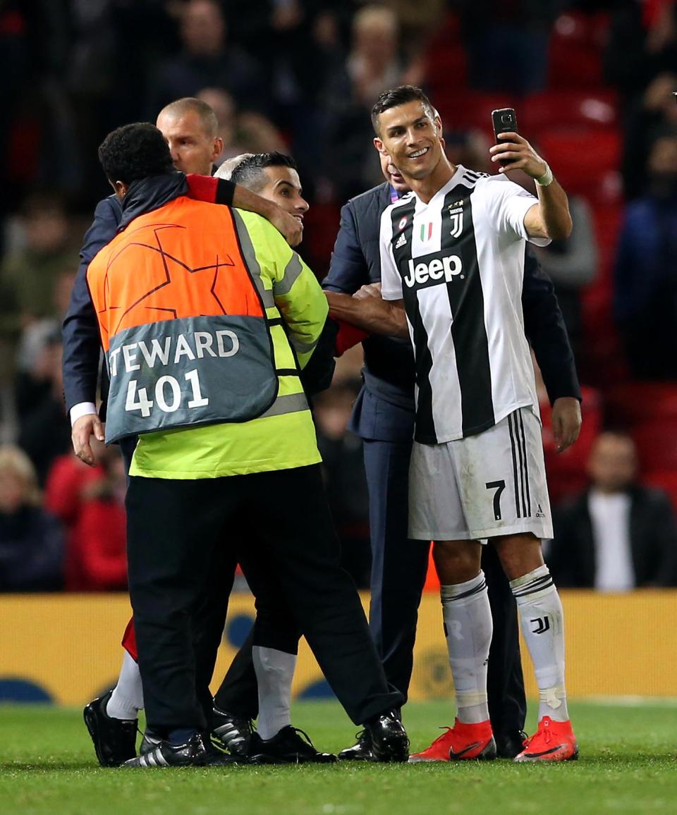 PHOTOS: Kurdish man 'fulfils dream,' takes selfie with Cristiano Ronaldo