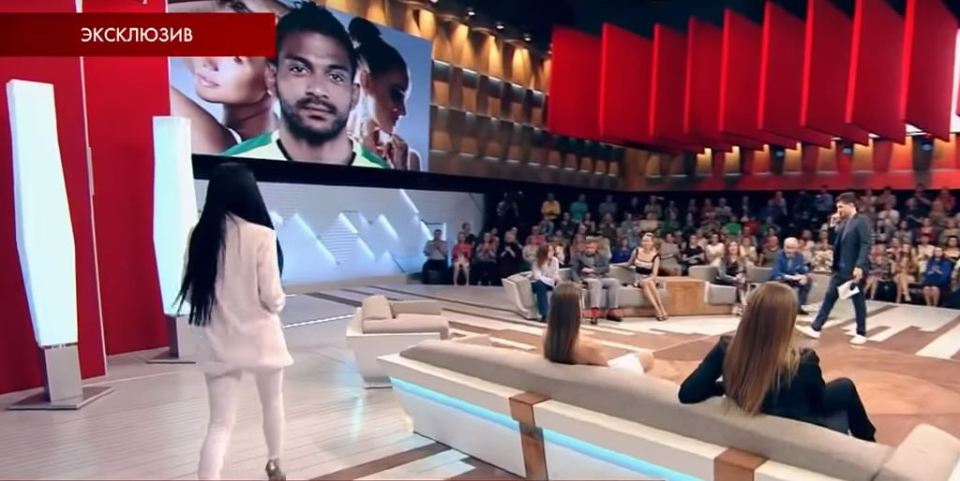 دانیلینا و باگاڤیجا له‌ میانه‌ی به‌شداریكردنیان له‌ پرۆگرامێكی ته‌له‌ڤزیۆنی رووسیا.. ساڵی 2017