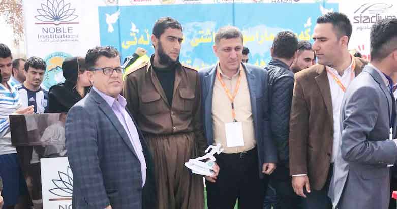 زوهدی سه‌دره‌دین له‌ لایه‌ن رێكخه‌رانی ماراسۆنی ئاشتی له‌ هه‌ولێر خه‌ڵات كرا