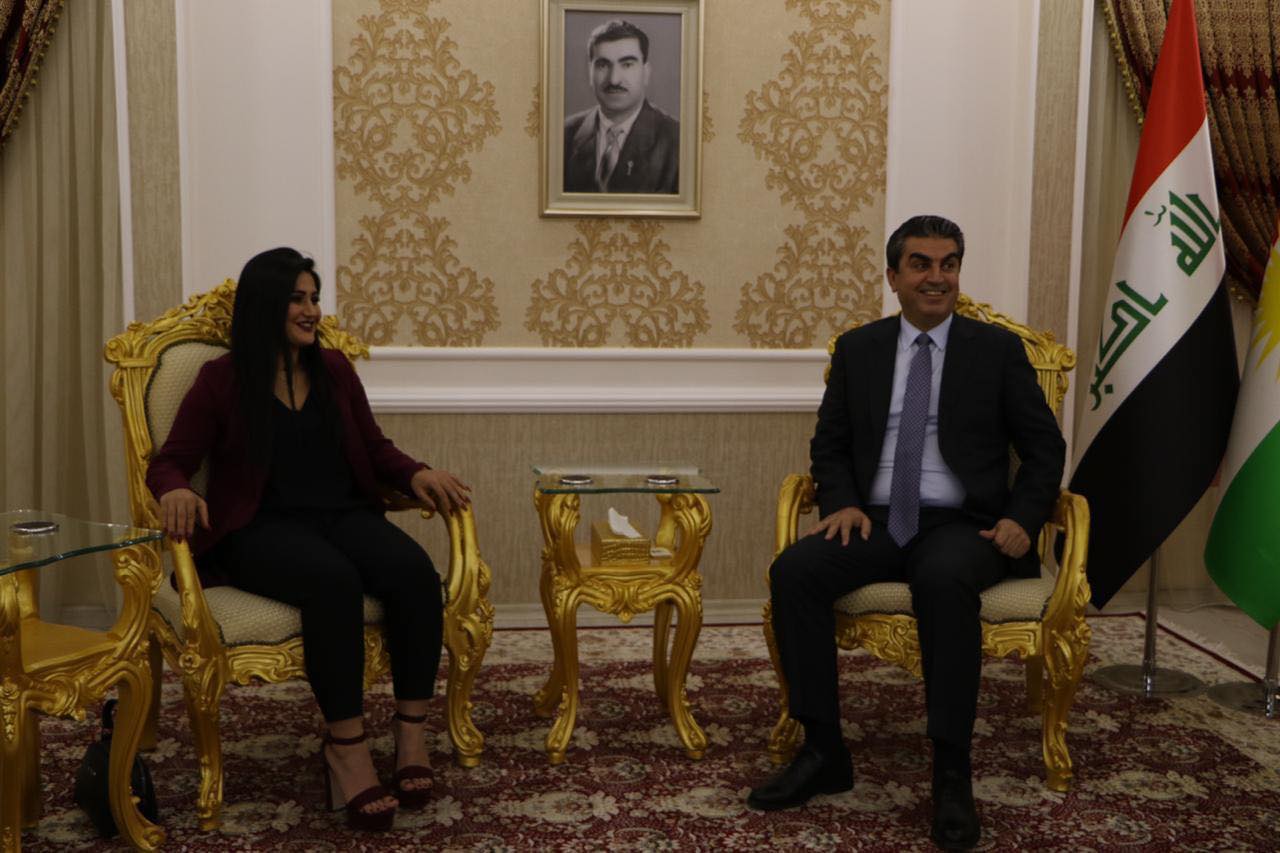 چریسك یوونس سه‌رۆكی یانه‌ی ئافره‌تانی دهۆك له‌گه‌ڵ پارێزگاری دهۆك