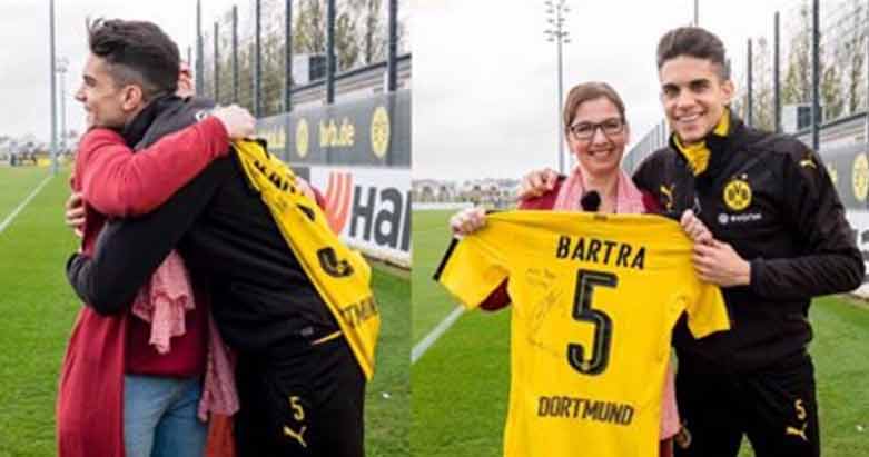 مارك بارترا له‌ كاتی چاوپێكه‌وتنی خانمه‌كه‌ و پێدانی درێسێكی حۆی