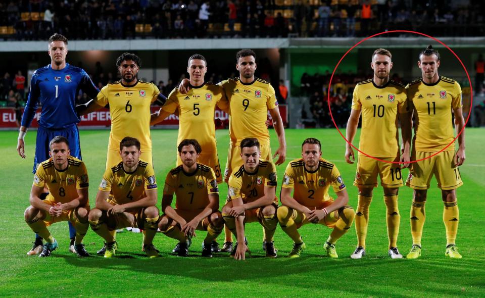 ستایلە جیاوازەکەی یاریزانانی هەڵبژاردەی وێلز لەکاتی وێنەگرتن